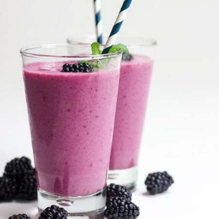 Blackberry Pineapple Smoothie - Summer Snacking 